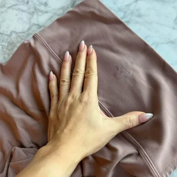 NWT TNA Butter Leggings in Blush - Picture 3 of 5